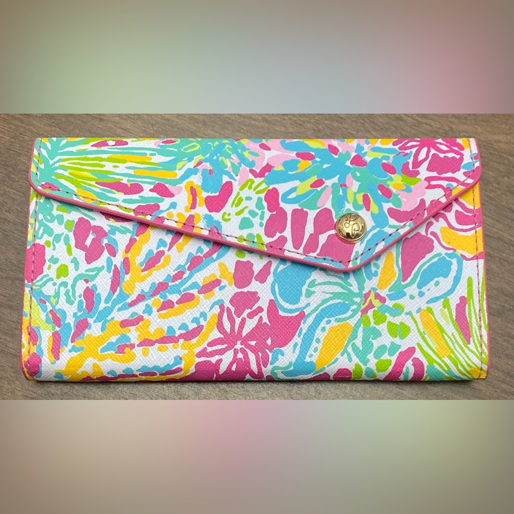 Lilly Pulitzer collapsible glasses case